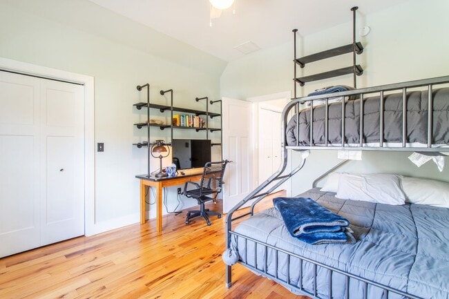 Building Photo - Fully Furnished