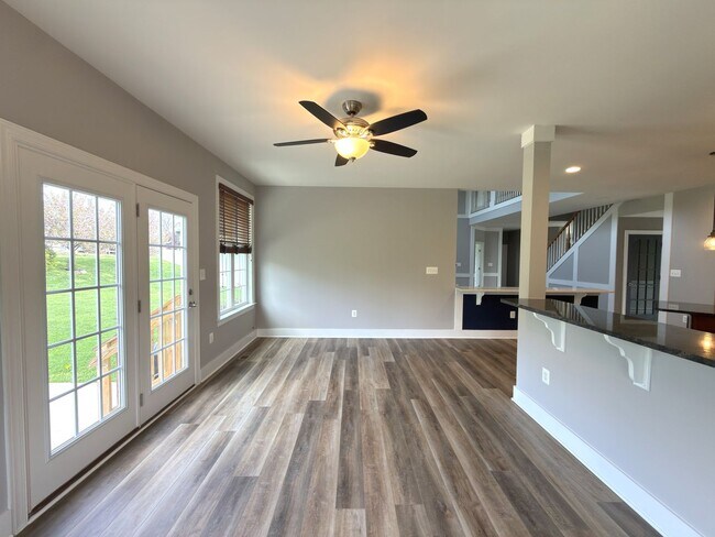 Building Photo - Spacious 4 Bed 3.5 Bath Home in Round Hill VA For Rent!