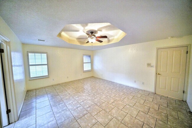Building Photo - Executive Home in Greenshire with Luxurious Updates and Spacious Outdoor Living - Agent Commissio...