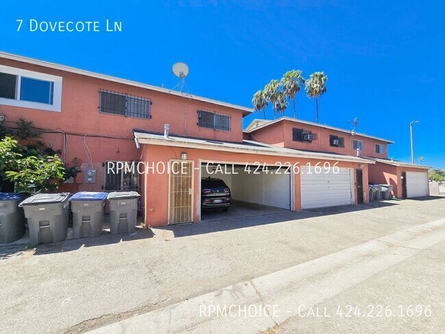 Building Photo - 7 Dovecote Ln