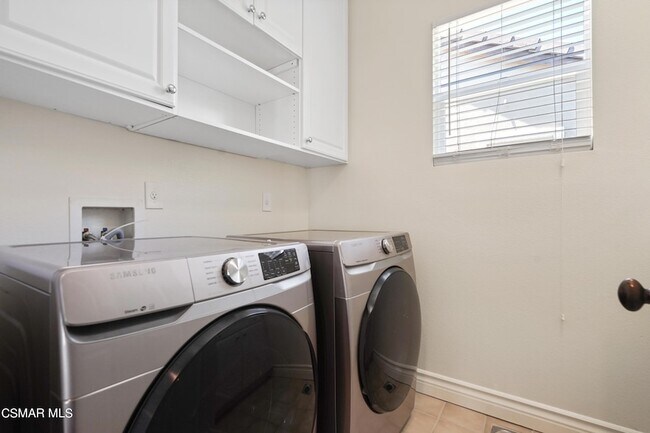 Building Photo - 6077 Mandeville Pl