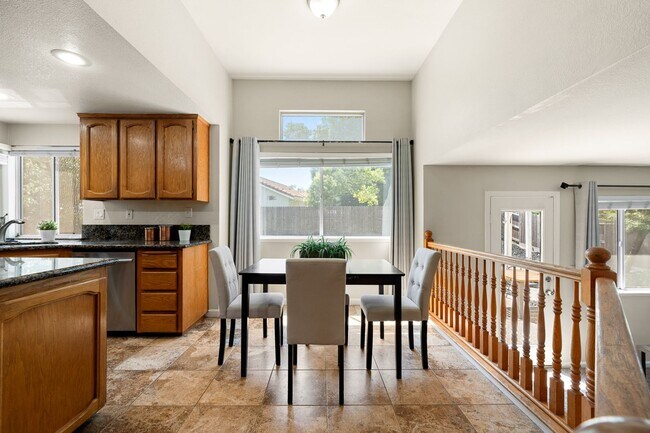 Building Photo - 1451 Lorimer Way