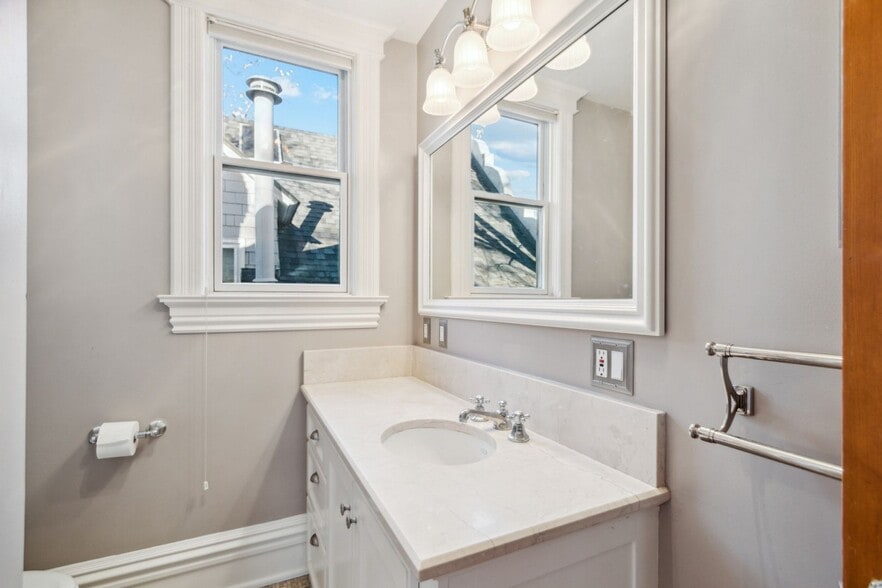 Building Photo - 935 S Pennsylvania St