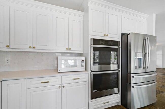 Building Photo - 3924 Versailles Dr
