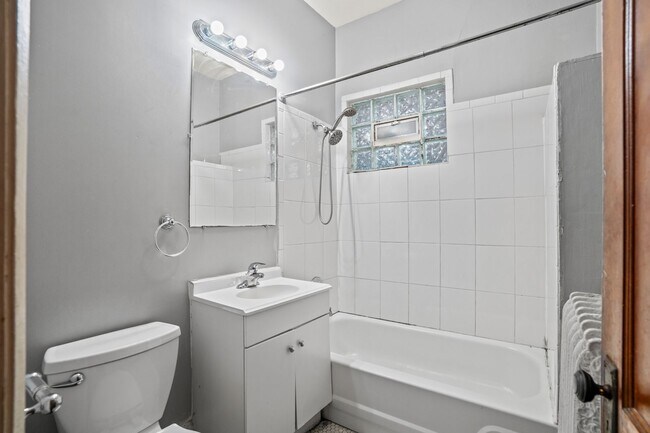 Building Photo - Murray Lower Flat