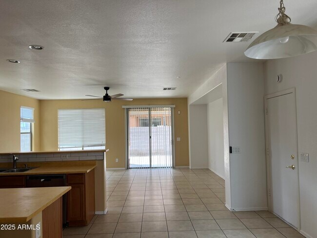 Building Photo - 3915 E Morelos St