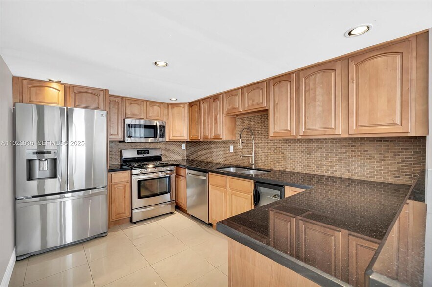 Building Photo - 6864 SW 114th Pl