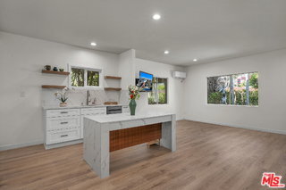 Building Photo - 738 Westmount Dr