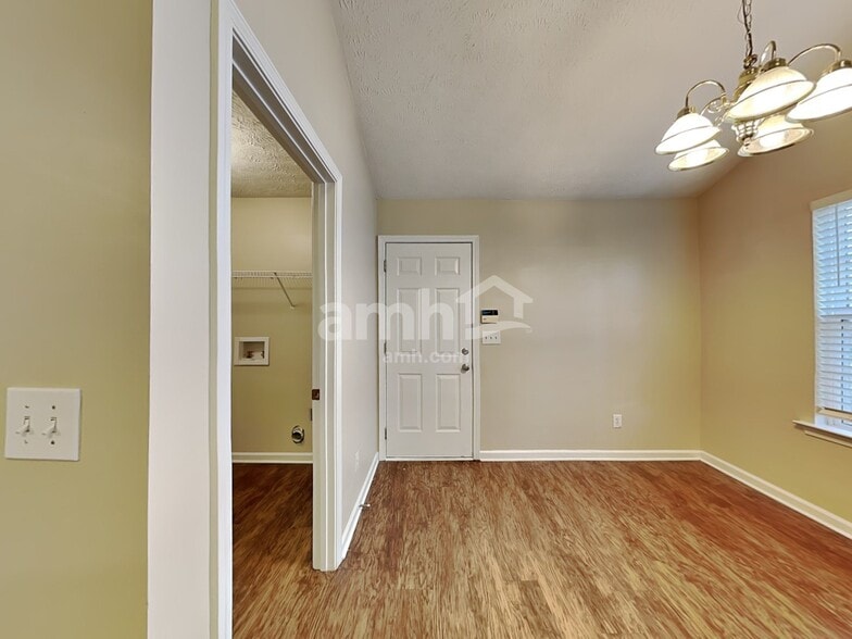 Building Photo - 5455 Yellow Pine Dr