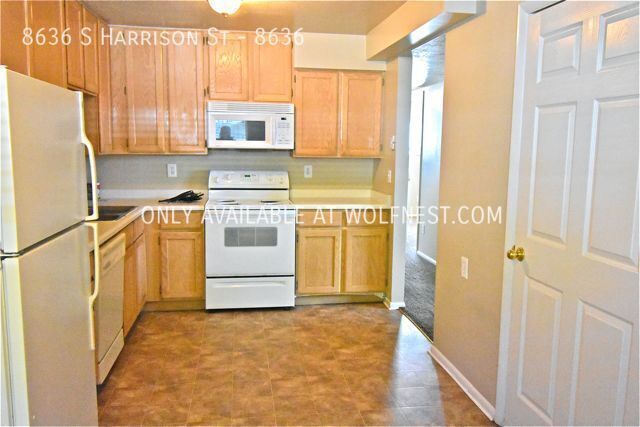 Building Photo - Adorable 2 Bed Sandy Condo! No Deposit Opt...