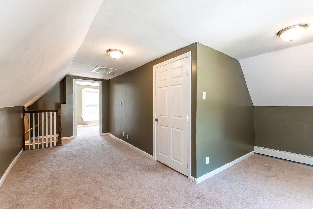 Building Photo - 554 Lake Ave