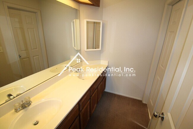 Building Photo - Spacious 3bd/2ba Elk Grove Home with 2 Car Garage