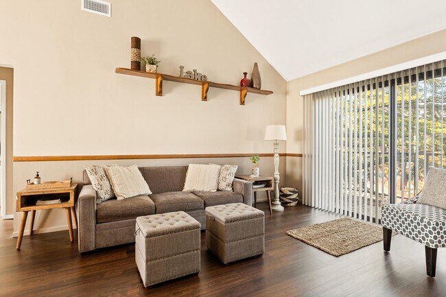 Building Photo - 217 Village Bay