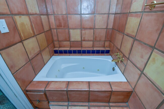 Building Photo - 18603 Point Lookout Dr