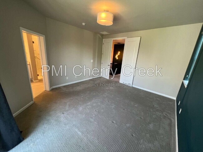 Building Photo - 9010 E Caley Way
