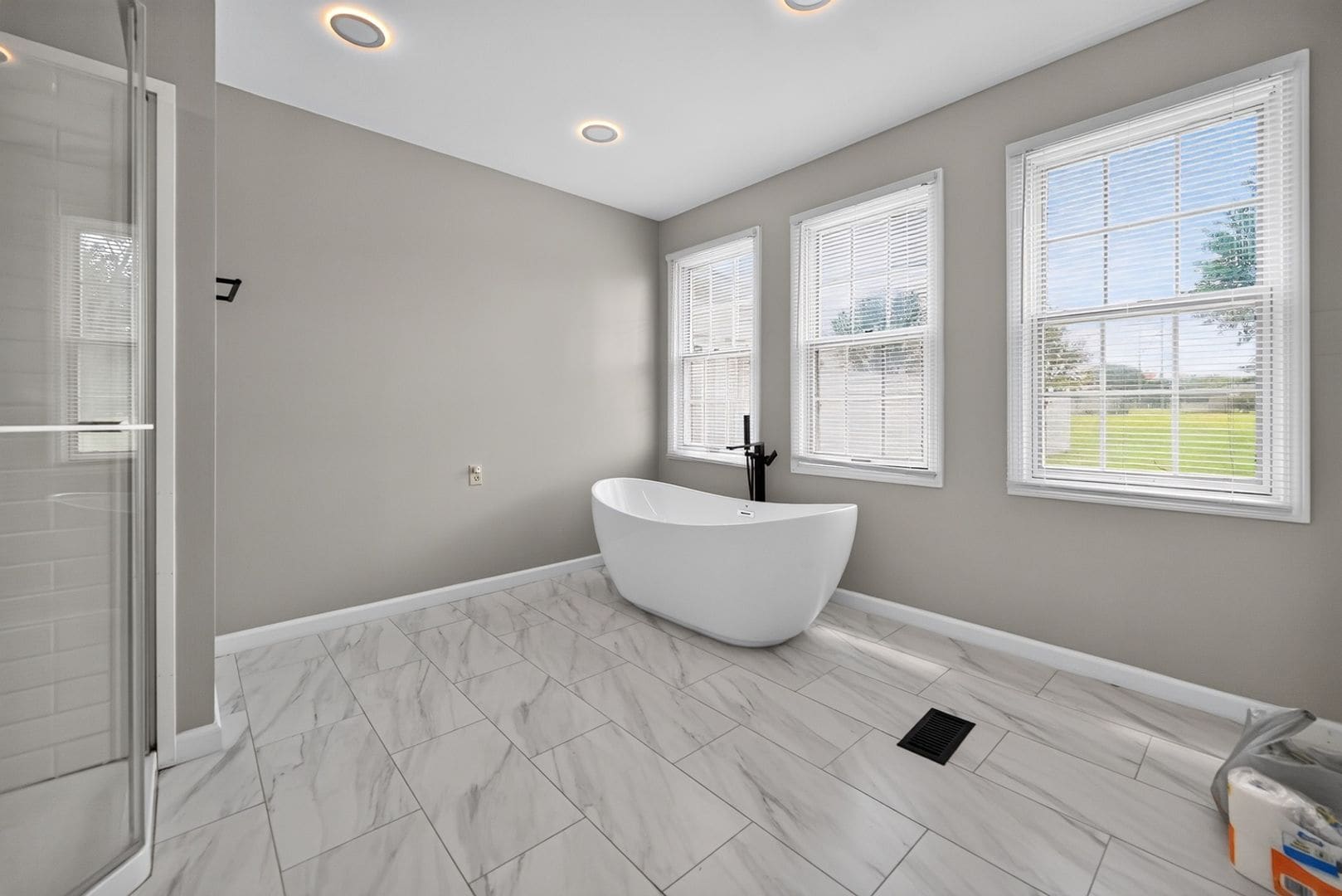 Building Photo - 305 Autumn Ridge Dr
