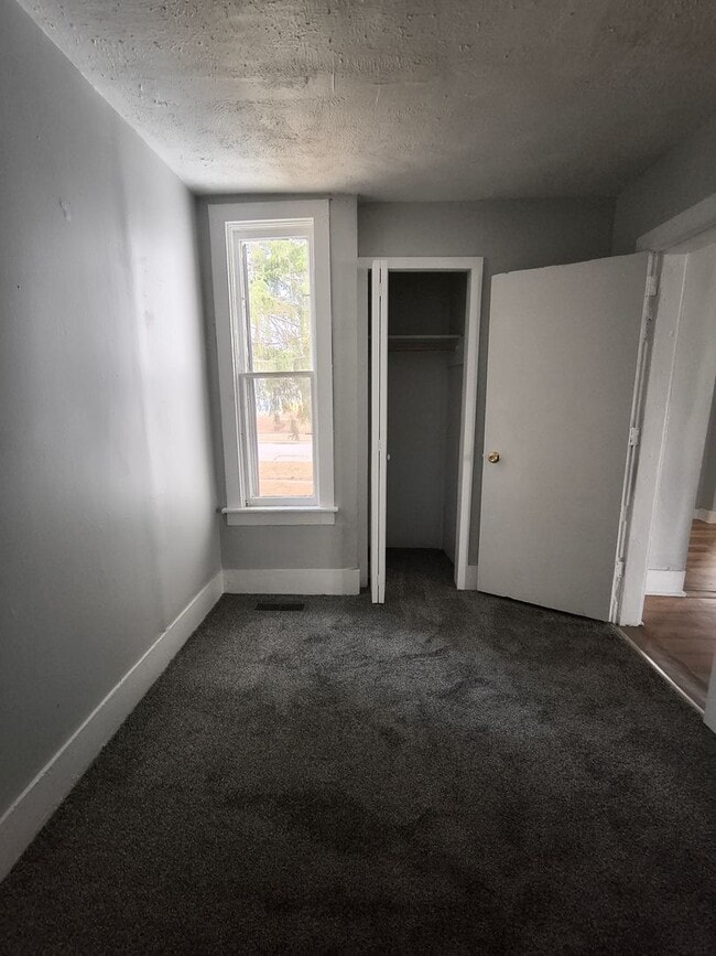 Building Photo - Cozy 3 Bedroom in Southside Council Bluffs!