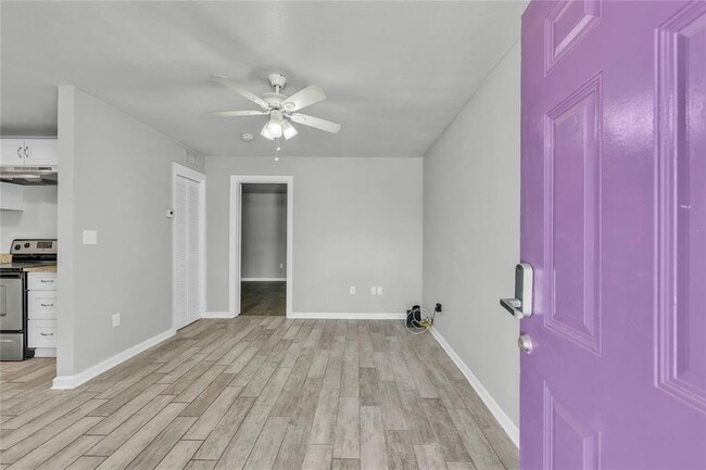 Building Photo - 901 Parmer Ave