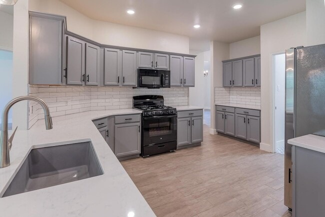 Building Photo - 3213 Canyon Ledge Cove