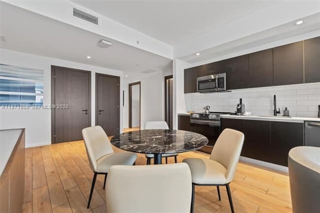 Building Photo - 398 NE 5th St