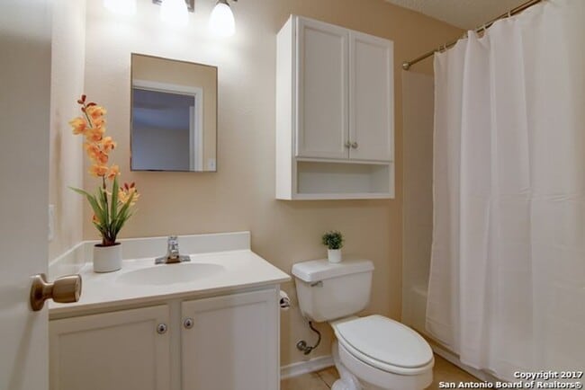 Building Photo - 3/2 1 Story Open Concept Far West SA