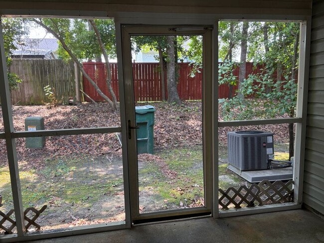 Building Photo - 122 Hornby Cir