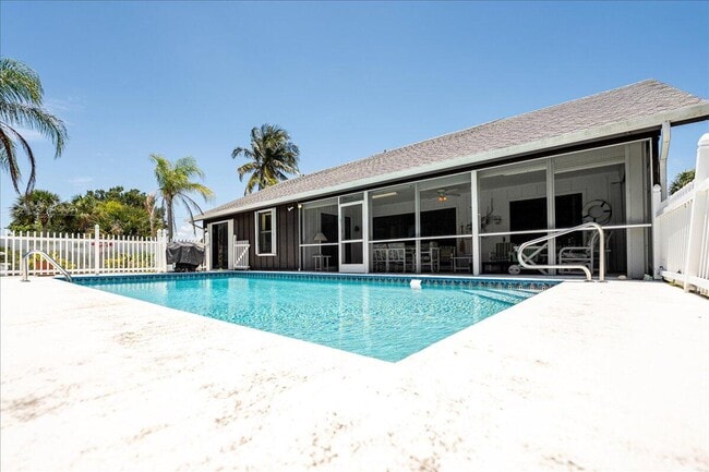 Building Photo - 901 Sandy Oaks Dr