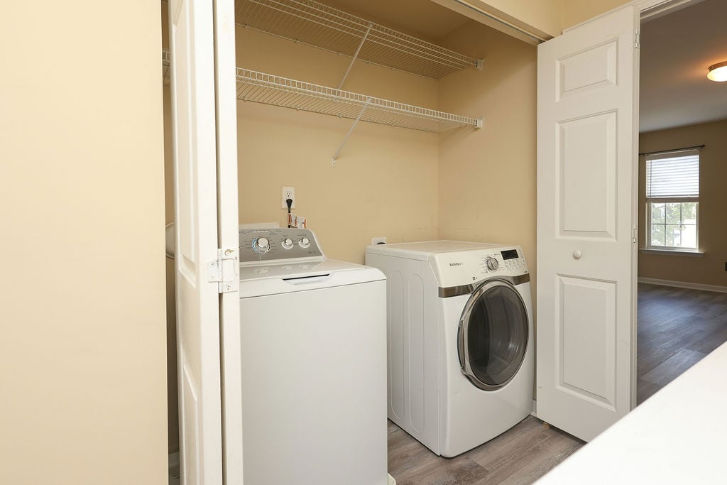 Building Photo - 8843 Thornton Town Pl