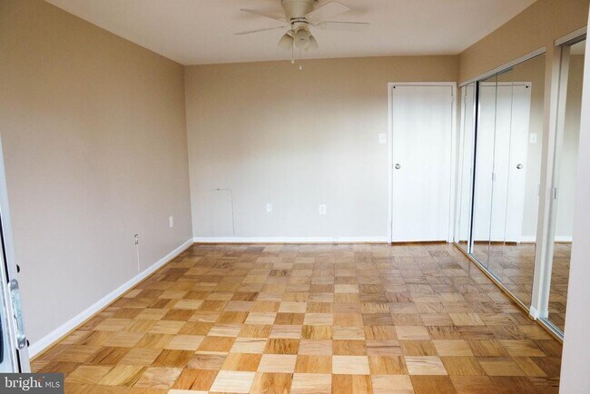 Building Photo - 1300 Army Navy Dr
