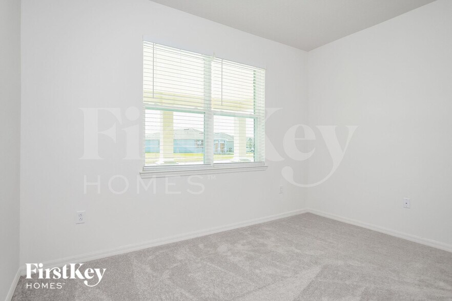 Building Photo - 1242 Ponca Rd