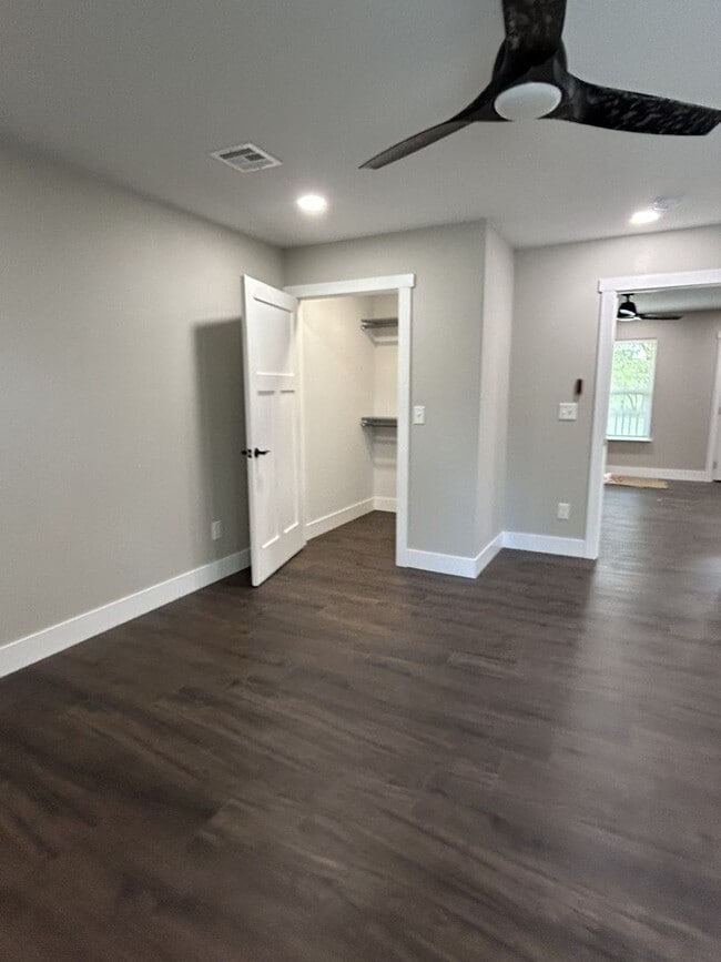 Building Photo - COMING SOON! Stunning 1BR/1BA House on Qui...