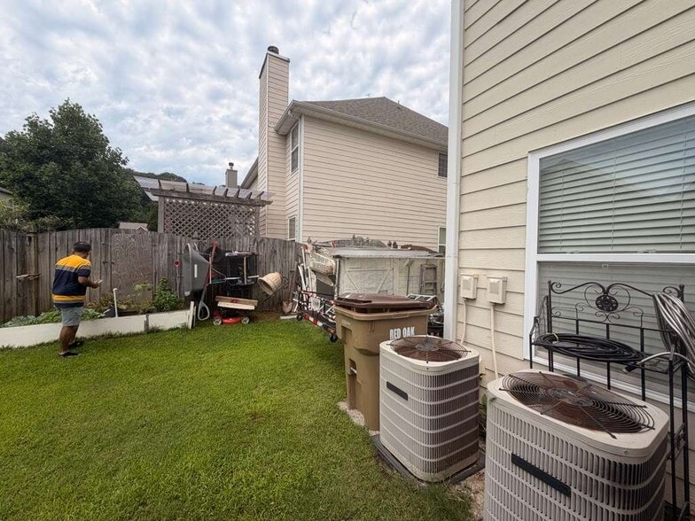 Building Photo - 4305 Fourth Rail Ln