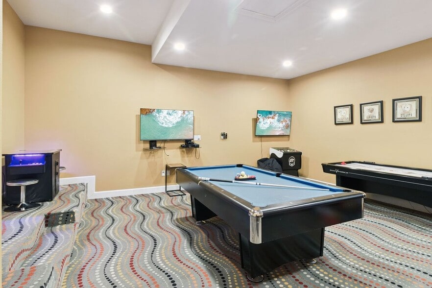 Building Photo - 7423 Sparkling Ct