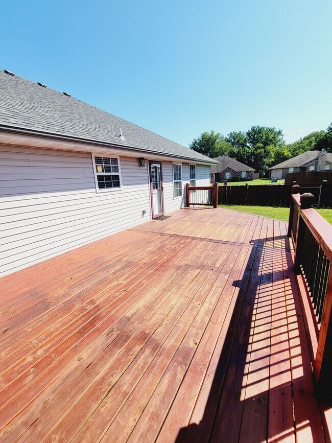 Building Photo - Bent Tree Subdivision - 4 BR - 2 Living Areas - 3 Car