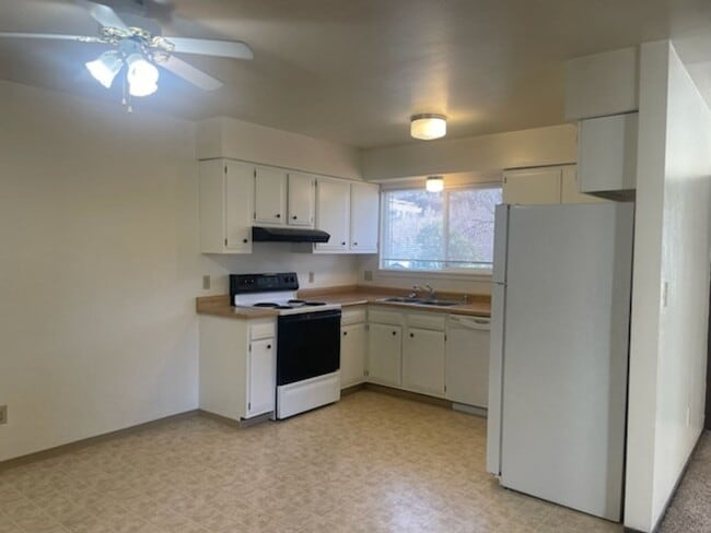 Building Photo - Convenient Florida Road Condo