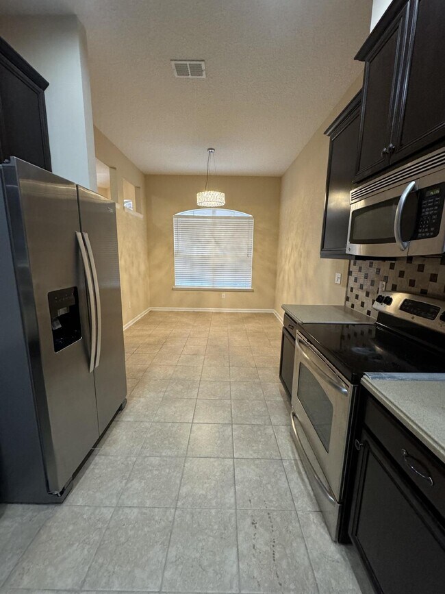 Building Photo - 4 bedroom 3 bath home in the Mandarin/ Sou...