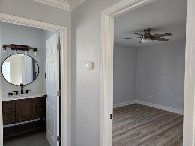 Building Photo - 917 S 11th St