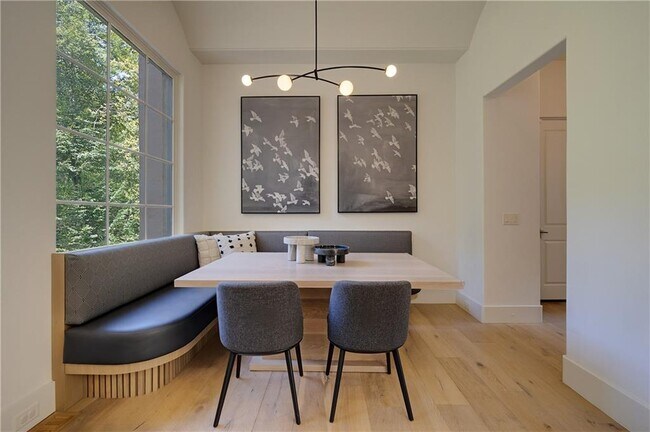 Building Photo - 3570 Knollwood Dr NW