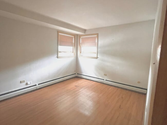 Building Photo - 8304 W Forest Preserve Dr