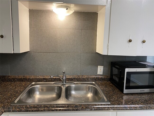 Building Photo - 5002 Blue Spruce Cir