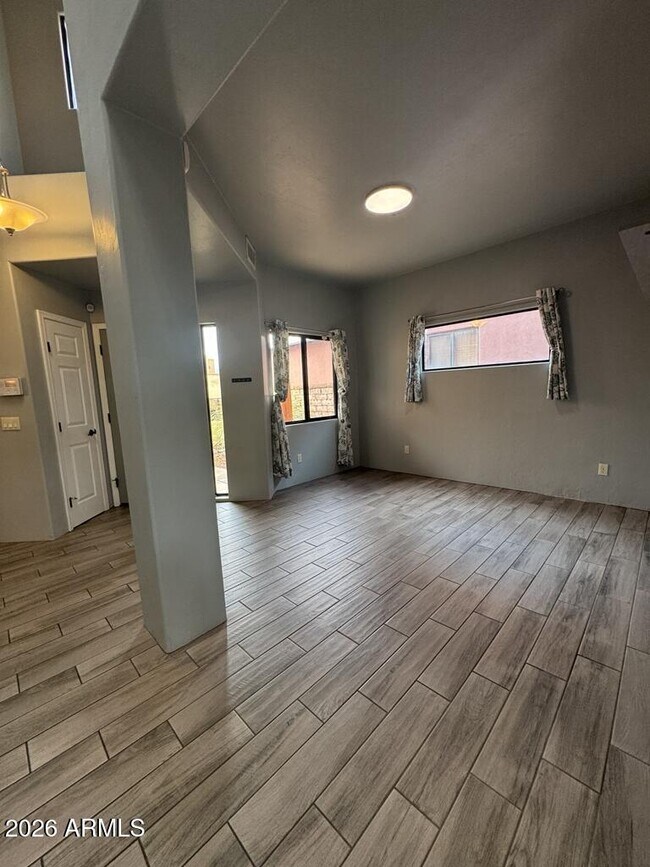 Building Photo - 1971 Knowlton St