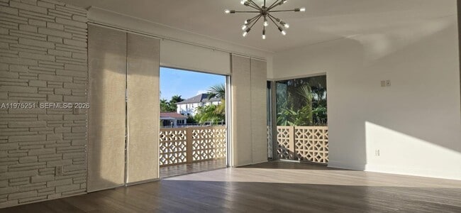 Building Photo - 10110 W Bay Harbor Dr