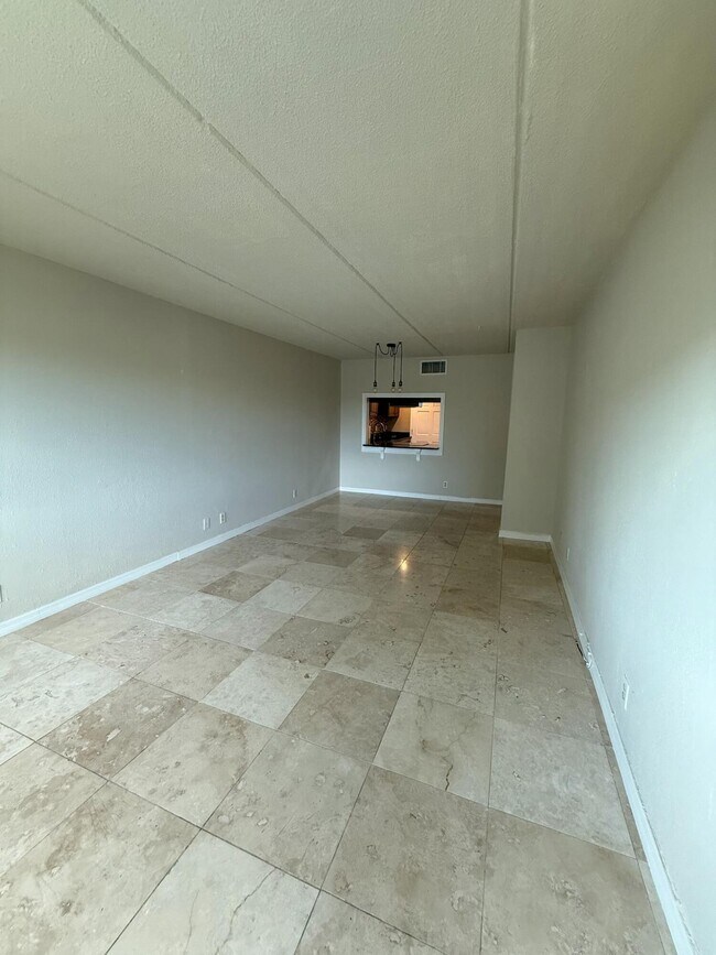 Building Photo - 4500 N Flagler Dr
