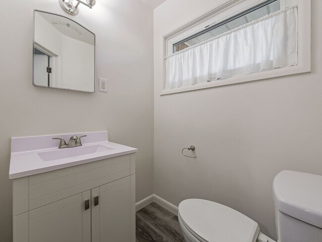 Building Photo - Freshly Updated 3-Bedroom Home in Farmington Hills!