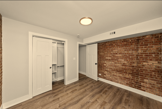 Building Photo - 2 bedroom in Chicago IL 60610