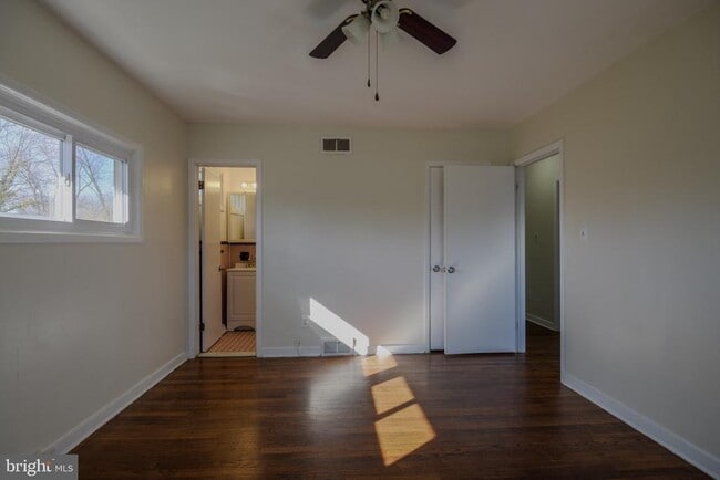 Building Photo - 1016 S Hilton Rd