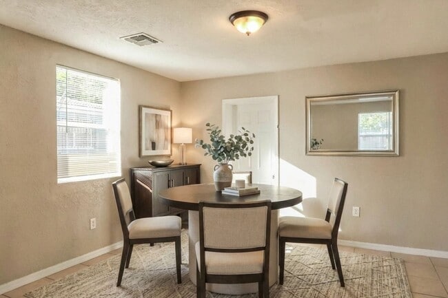 Building Photo - 3 Bedroom, 1 Bathroom Home for Rent in Tampa!