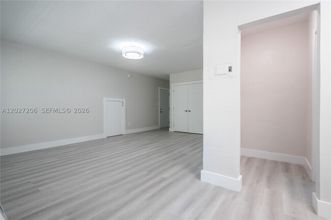 Building Photo - 2418 Flamingo Dr