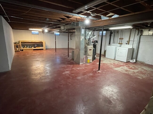 Building Photo - 1044 Park Ave