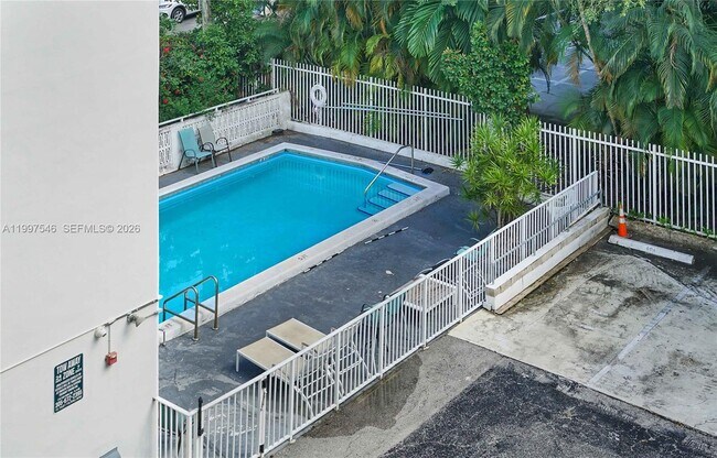 Building Photo - 1340 Lincoln Rd